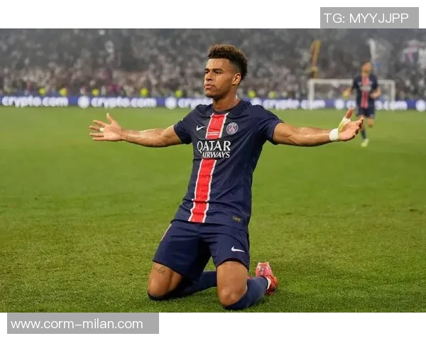 欧冠诞生超级进球：爆趟5人 狂奔68米创纪录！球迷起立问候